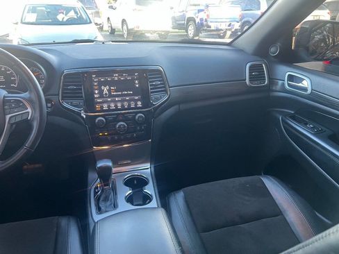 Used 2022 Jeep Grand Cherokee Altitude AWD/4WD image 9
