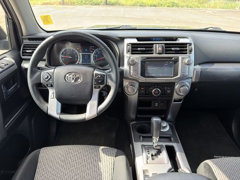 Used 2016 Toyota 4Runner SR5 AWD/4WD image 18