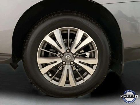 Used 2019 Nissan Pathfinder SV image 30