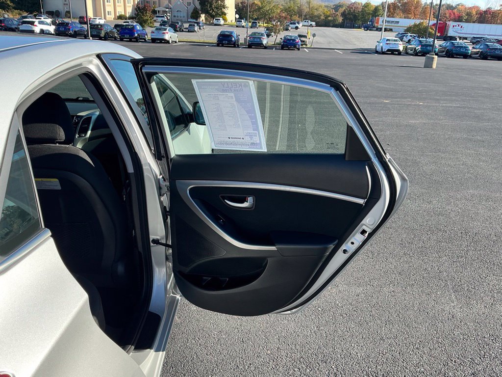 Used 2017 Hyundai Elantra GT FWD image 28