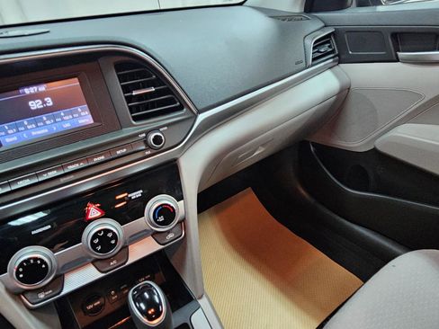 Used 2019 Hyundai Elantra SE FWD image 27
