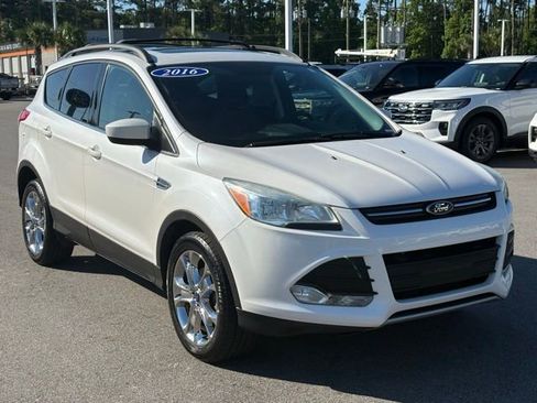 Used 2016 Ford Escape SE w/ Equipment Group 201A FWD image 7