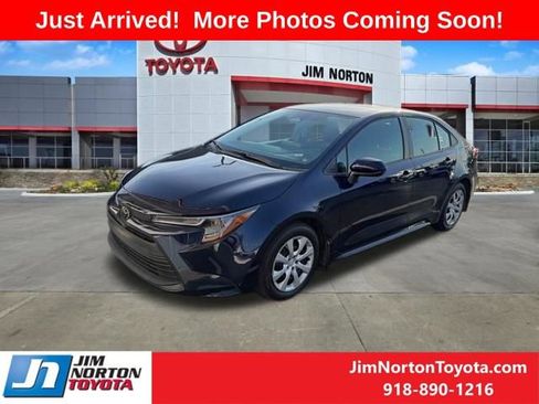 Used 2025 Toyota Corolla LE image 2