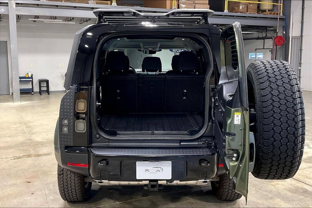 New 2026 Land Rover Defender 110 S AWD/4WD image 4