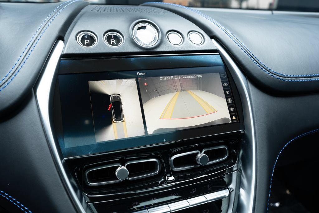 Used 2022 Aston Martin DBX AWD/4WD image 31