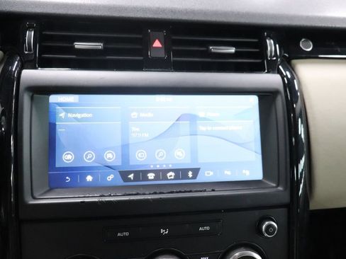 Used 2019 Land Rover Discovery SE image 25