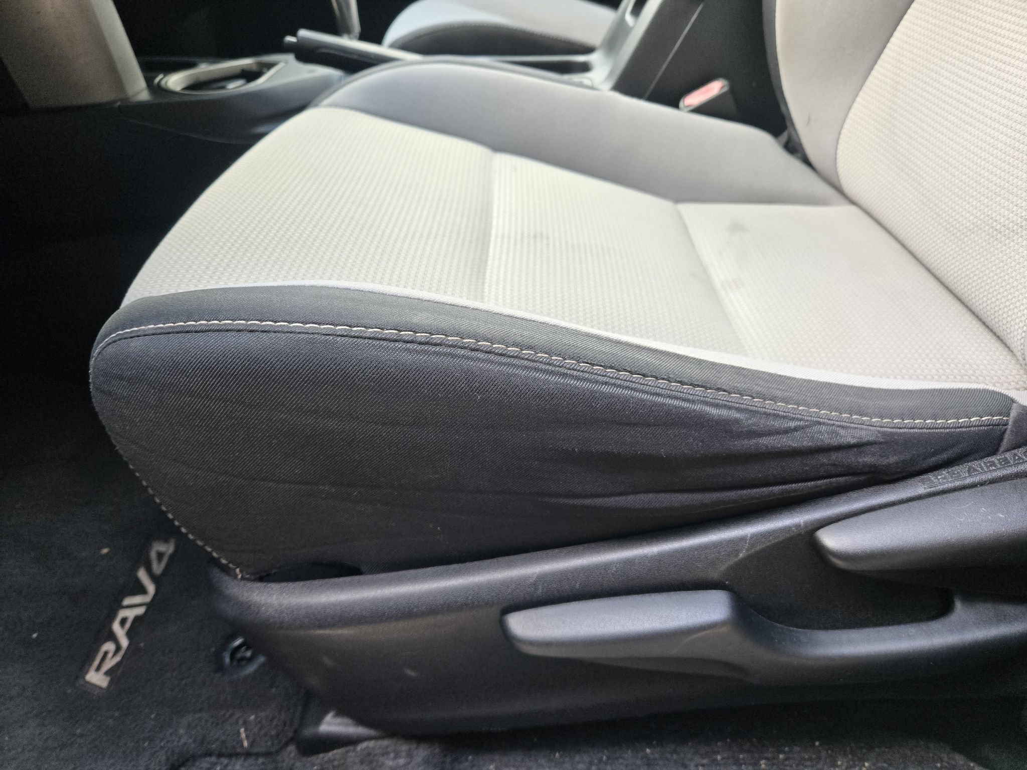 Used 2016 Toyota RAV4 XLE FWD image 24