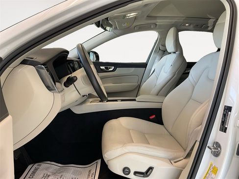 Certified 2024 Volvo XC60 B5 Plus image 9