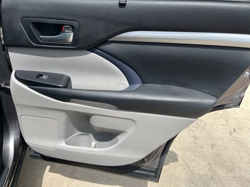 Used 2015 Toyota Highlander XLE FWD image 15