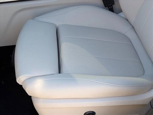 New 2026 Mercedes-Benz GLB 250 image 4