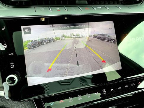 New 2026 Jeep Grand Cherokee Altitude AWD/4WD image 25