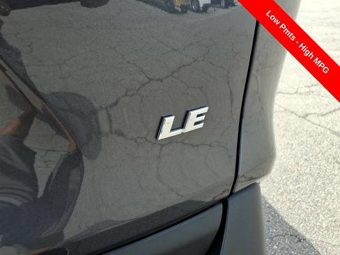 Used 2020 Toyota RAV4 LE FWD image 10