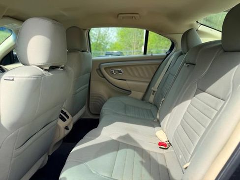 Used 2018 Ford Taurus SE FWD image 20