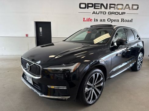 Used 2023 Volvo XC60 B6 Ultimate w/ Protection Package Premier AWD/4WD image 2