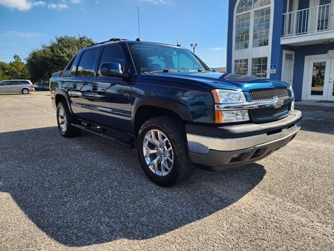 Used 2005 Chevrolet Avalanche Z71 w/ Sun And Sound Package image 6