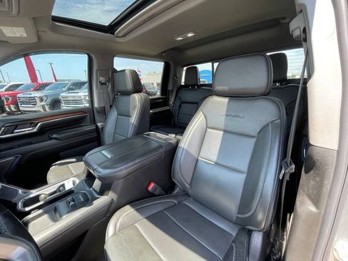 Used 2024 GMC Sierra 2500 Denali w/ Denali Reserve Package AWD/4WD image 17