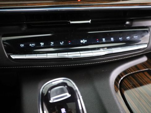 Used 2023 Cadillac Escalade Premium Luxury image 30