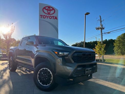 Used 2024 Toyota Tacoma TRD Off-Road image 1