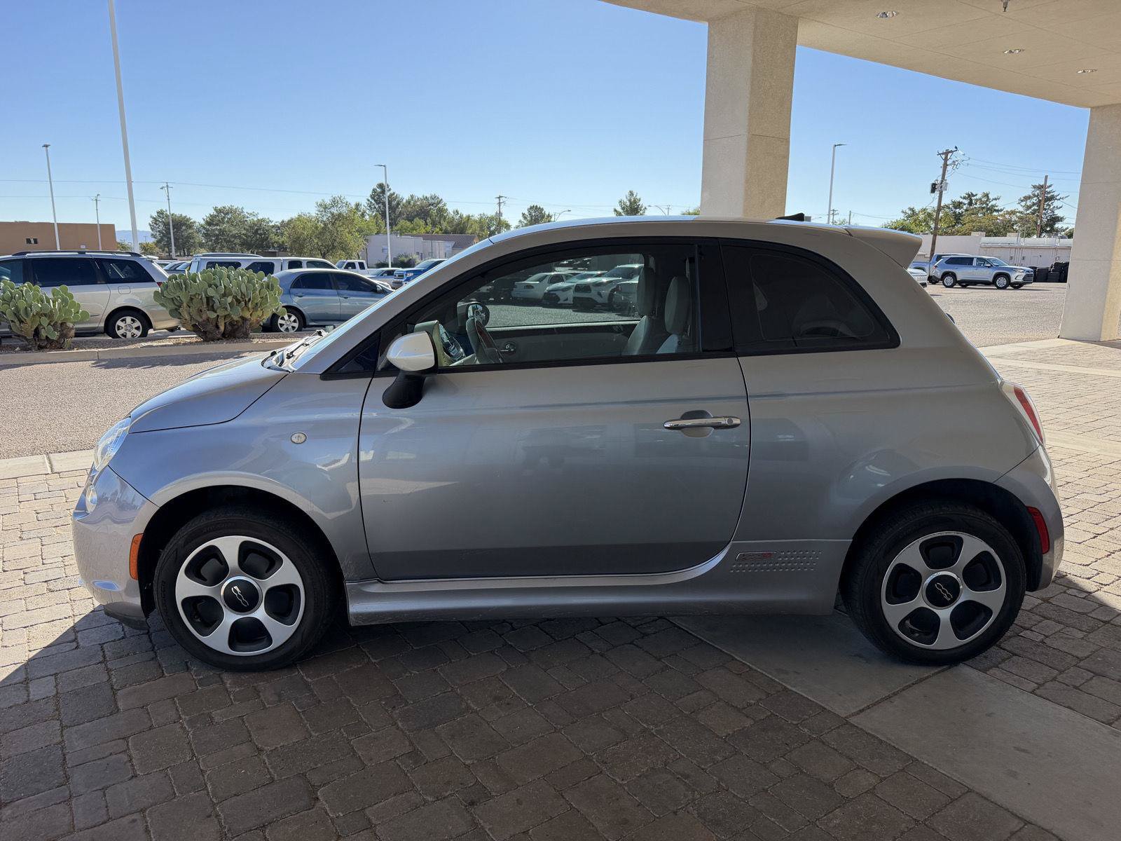Used 2016 FIAT 500 e FWD image 2