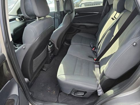 Used 2016 Kia Sorento LX w/ LX Convenience Package image 17