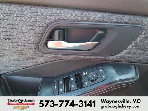 Used 2023 Nissan Rogue SV AWD/4WD image 13