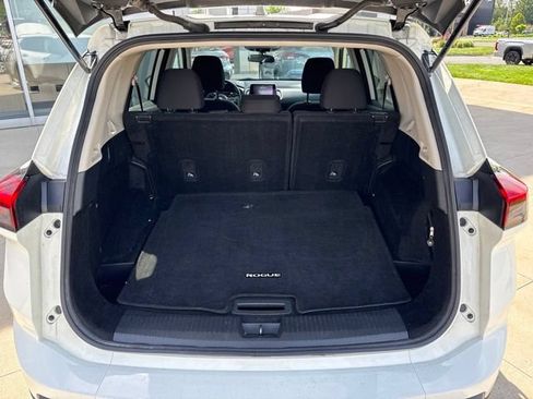 Used 2024 Nissan Rogue S FWD image 27