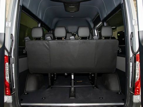 Used 2024 Mercedes-Benz Sprinter 2500 image 4