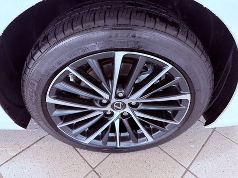 Certified 2025 Lexus ES 350 w/ Premium Package image 15