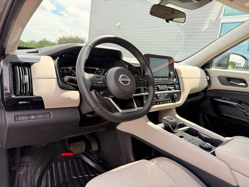 Used 2022 Nissan Pathfinder SV w/ Cargo Package AWD/4WD image 17