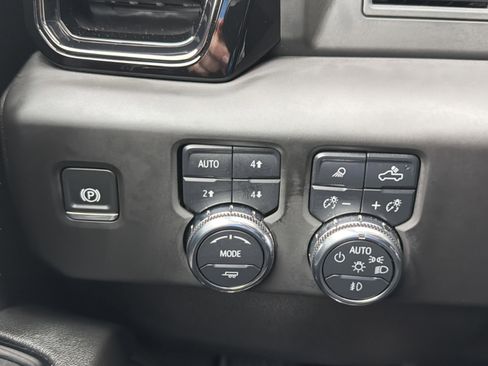 Used 2025 GMC Sierra 2500 AT4 image 15