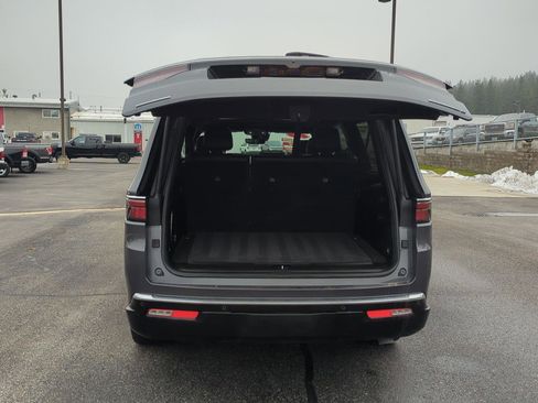 Used 2023 Jeep Wagoneer L Series III w/ Premium Group I image 6