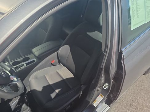 Used 2025 Nissan Altima 2.5 SV FWD image 14