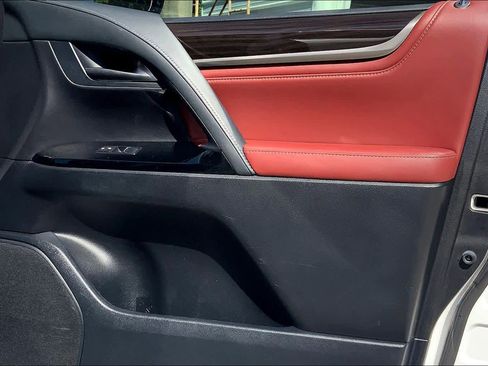 Used 2016 Lexus LX 570 4WD w/ Luxury Package image 42