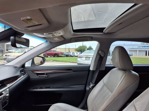 Used 2016 Lexus ES 350 w/ Luxury Package w/Wood Trim FWD image 29