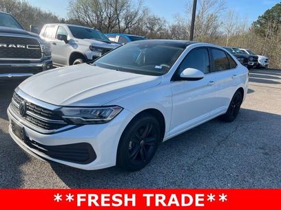 Used 2023 Volkswagen Jetta SE w/ Panoramic Sunroof Package