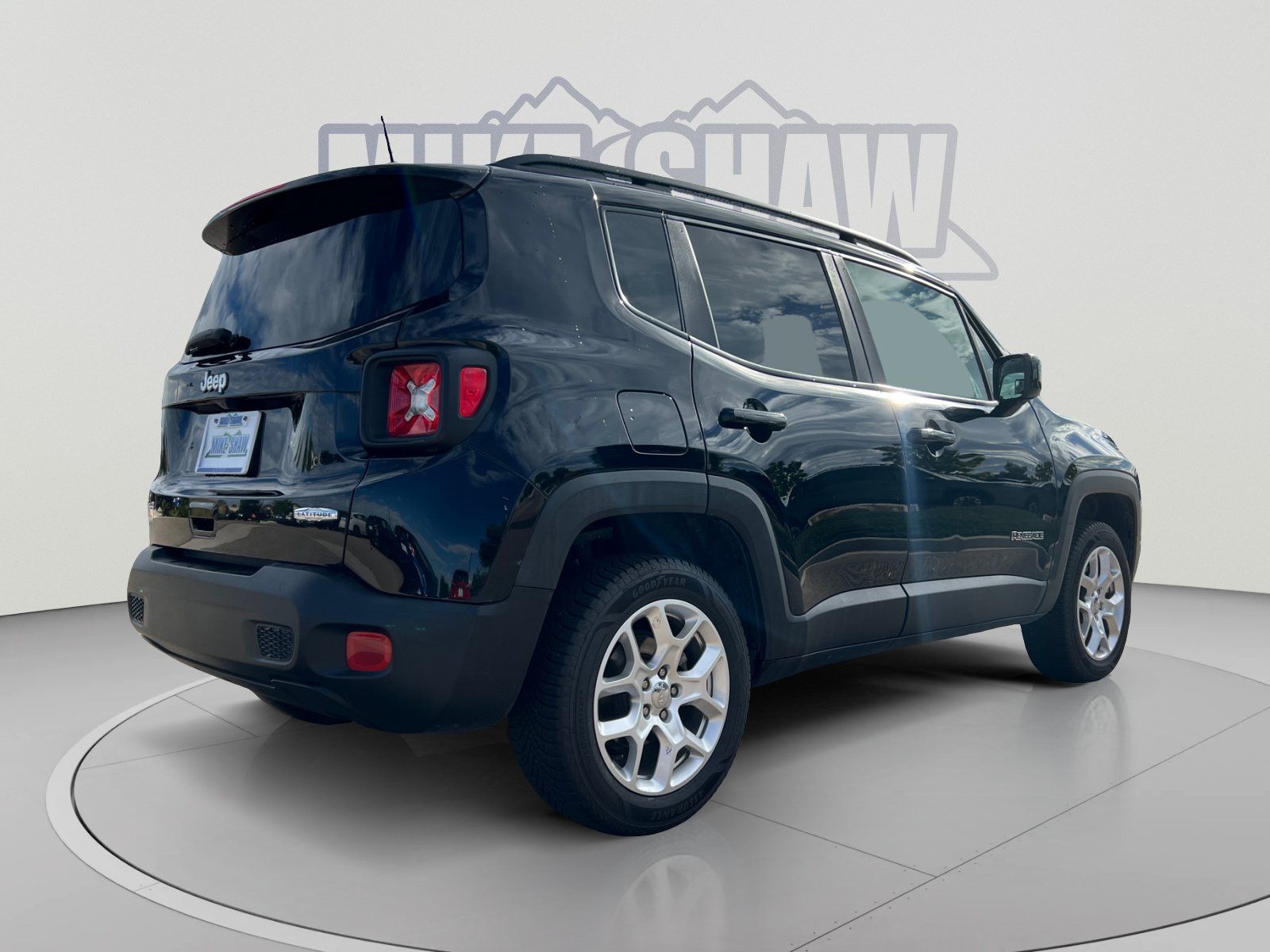 Used 2018 Jeep Renegade Latitude w/ Cold Weather Group AWD/4WD image 5