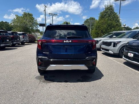 Used 2024 Kia Seltos EX AWD/4WD image 4