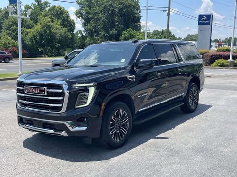 Used 2025 GMC Yukon XL Elevation AWD/4WD image 3