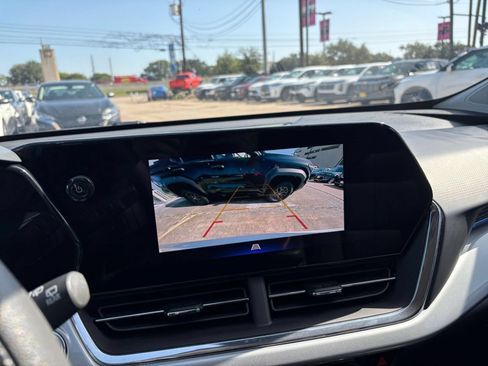 Used 2025 Chevrolet Trax LT FWD image 22