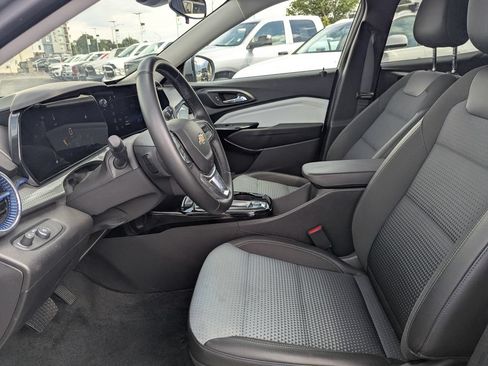 Used 2025 Chevrolet Trax LT w/ Driver Confidence Package FWD image 24