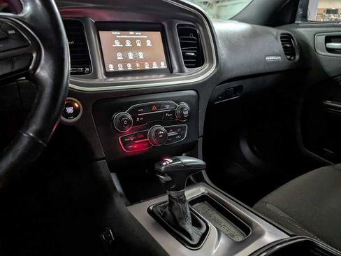 Used 2019 Dodge Charger SXT w/ Blacktop Package image 32