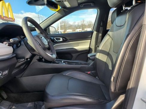 Certified 2023 Jeep Compass Limited image 4