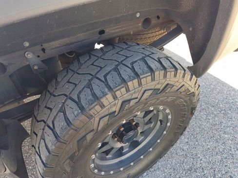 Used 2017 GMC Sierra 1500 SLT w/ SLT Premium Package image 9