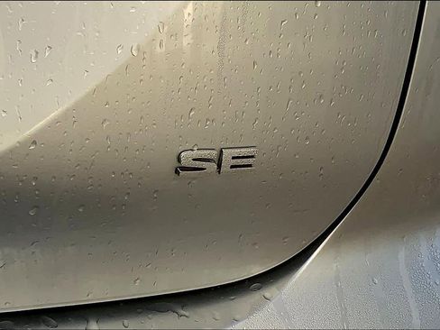 Used 2023 Mitsubishi Outlander SE image 9