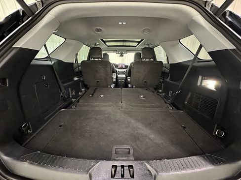 Used 2022 Ford Explorer XLT w/ Equipment Group 202A AWD/4WD image 13
