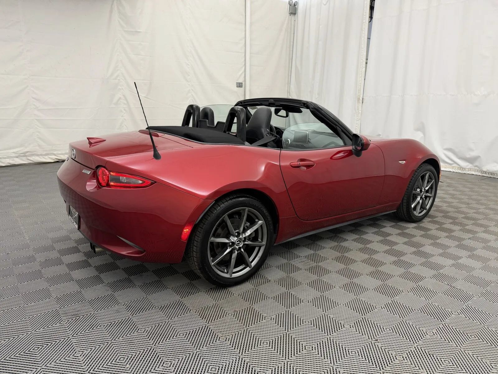 Used 2016 MAZDA MX-5 Miata Grand Touring RWD image 5