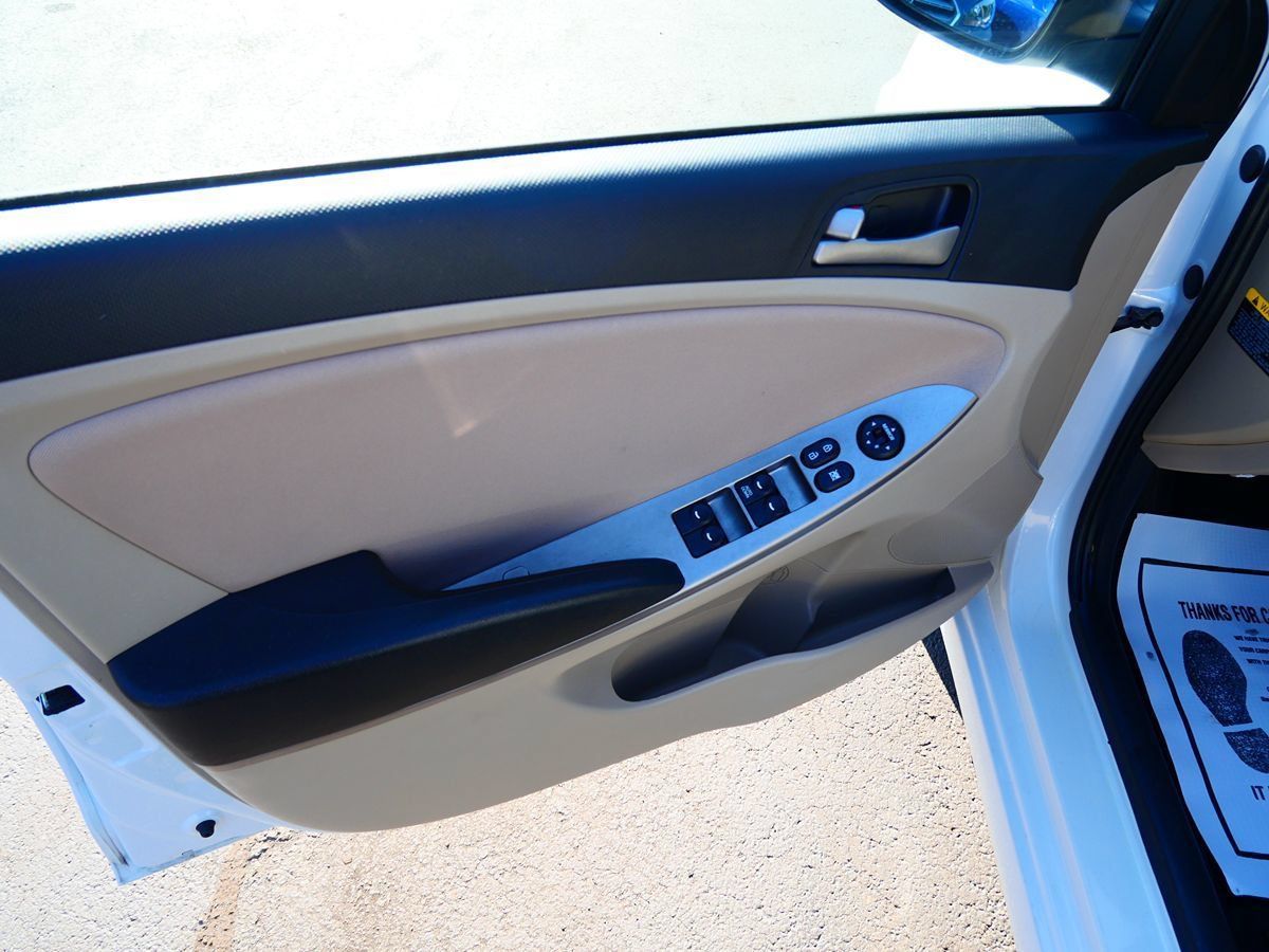 Used 2017 Hyundai Accent SE FWD image 11