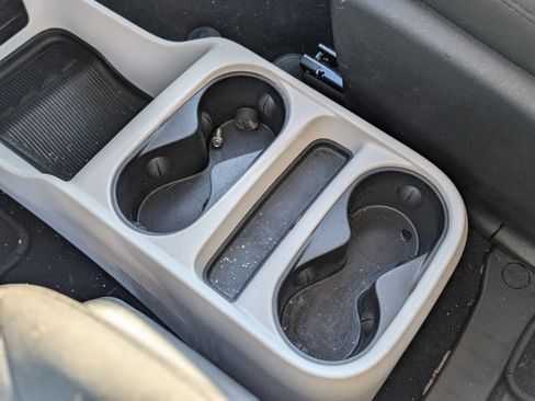 Used 2023 Chrysler Voyager LX image 26