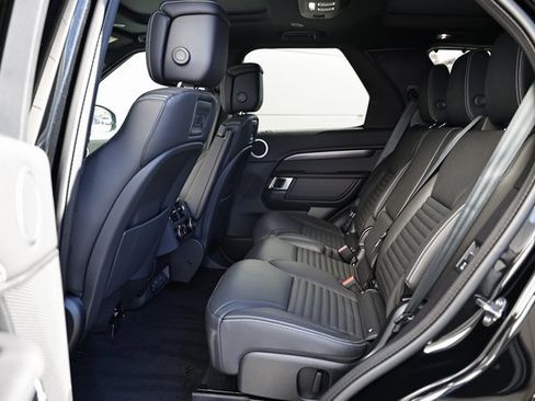 New 2025 Land Rover Discovery Metropolitan Edition image 30