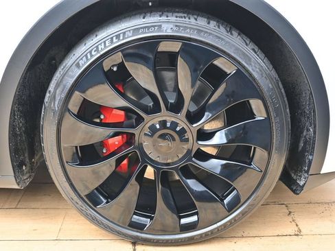 Used 2023 Tesla Model Y Performance AWD/4WD image 13